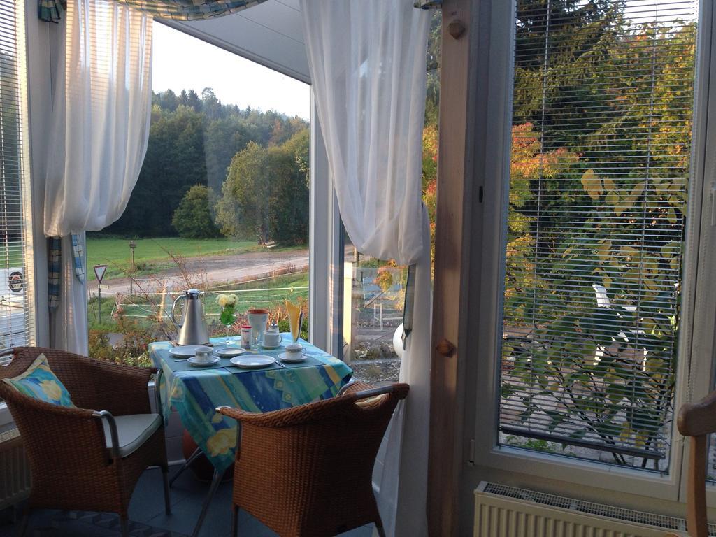 Pension-Ferienwohnung Liesbachtal Direkt Am Waldrand Bayerische Rhoen Schonau an der Brend Exterior photo