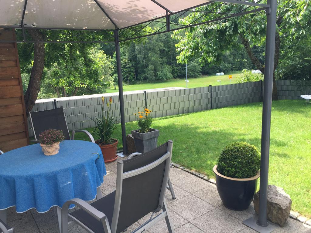 Pension-Ferienwohnung Liesbachtal Direkt Am Waldrand Bayerische Rhoen Schonau an der Brend Exterior photo